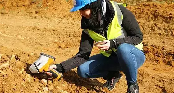 牛津儀器發(fā)布手持式XRF光譜儀X-MET8000 Expert Geo，用于土壤環(huán)境監(jiān)測和礦物分析